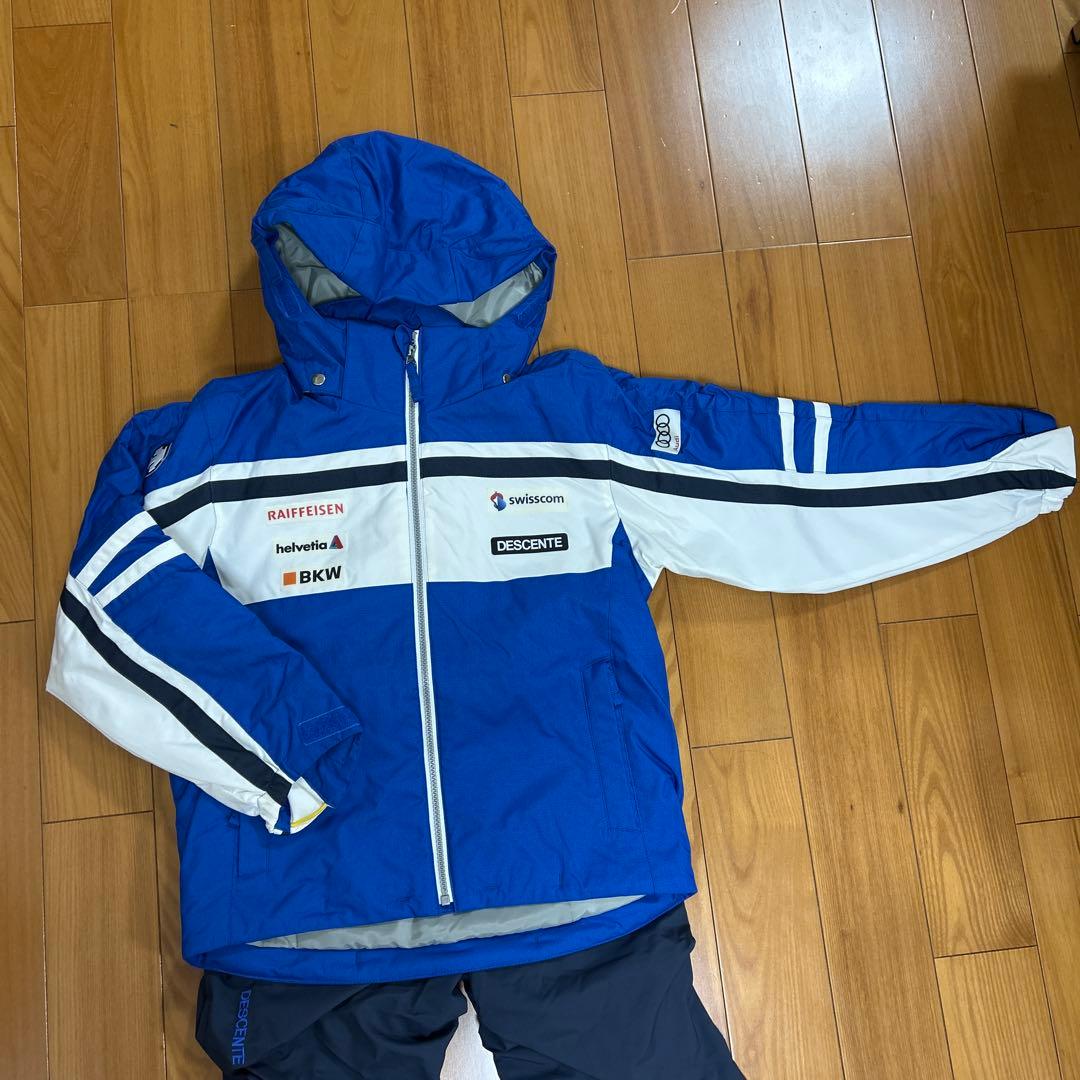 【美品】DESCENTE スキーウェアセット スイス代表モデル子ども用140㎝