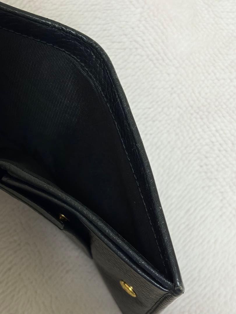 PRADA二つ折り財布