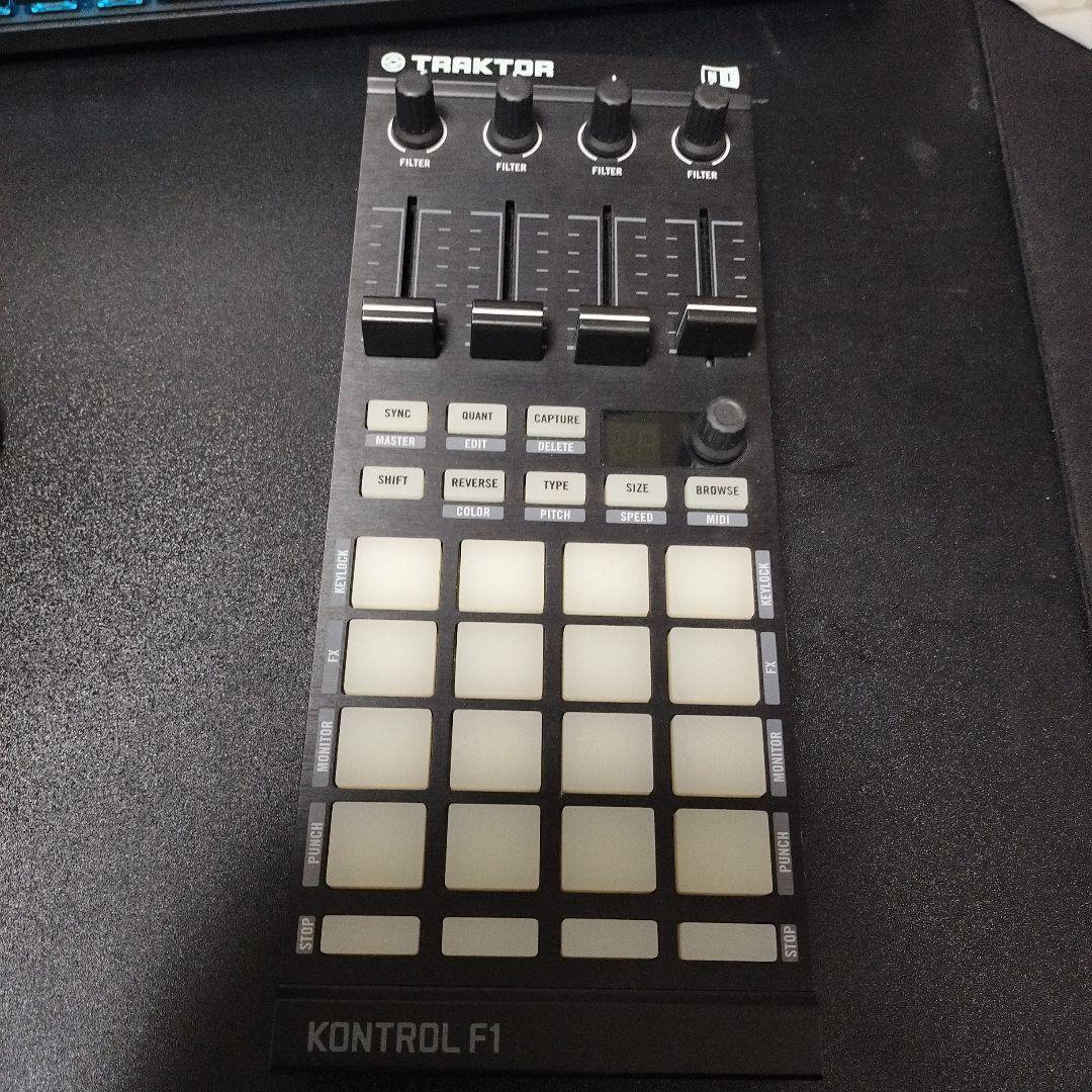 TRAKTOR KONTROL F1 DJコントローラー