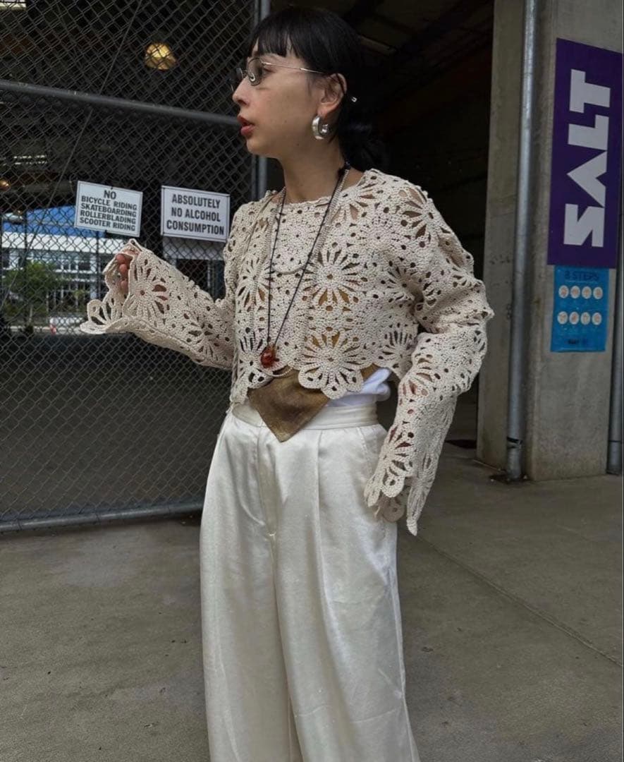 AMERI　MEDI FLOWER SAINT LACE TOP