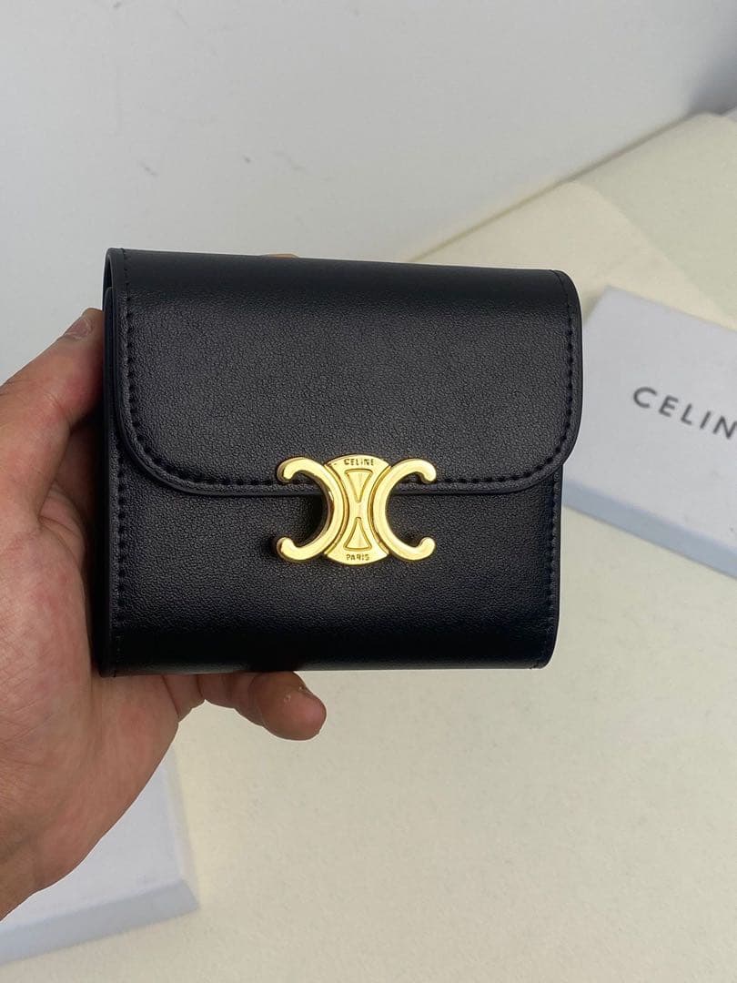 CELINE ブラック 三つ折り