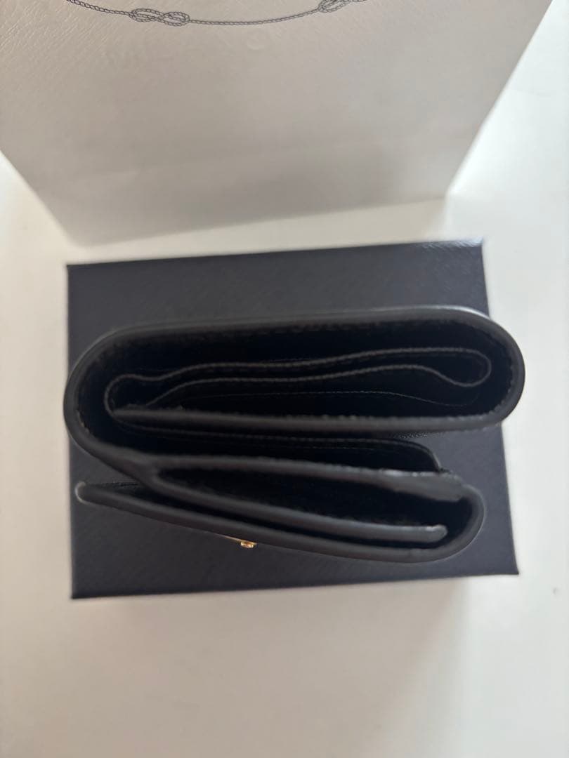 PRADA サフィアーノレザー三つ折り　ミニ財布　ブラック