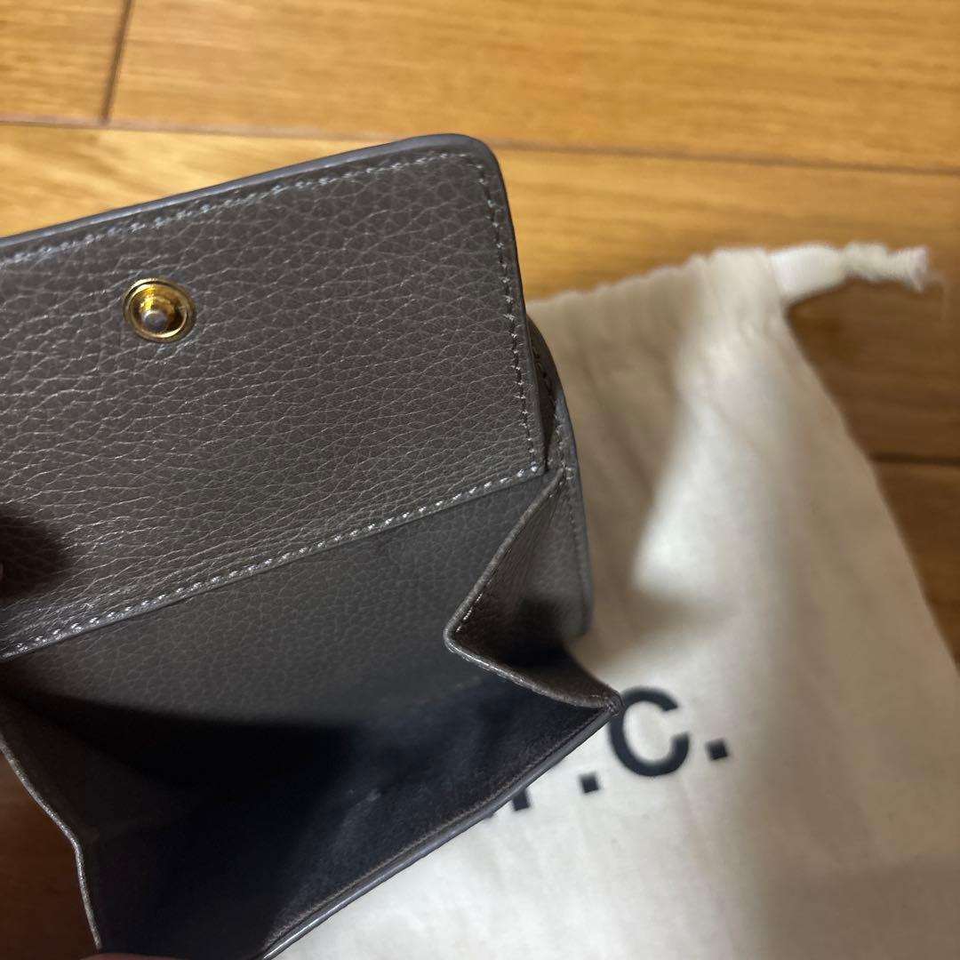 A.P.C. グレー 三つ折り財布 保存袋付き