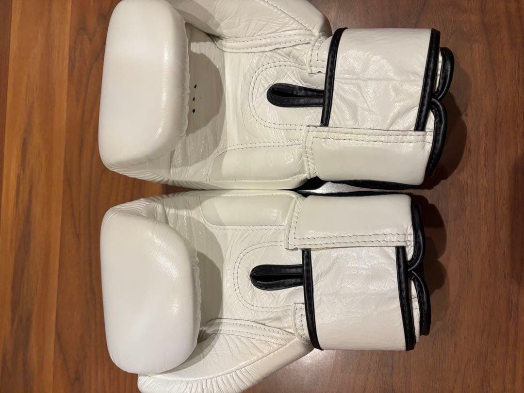 Fairtex ボクシンググローブ 16oz ホワイト　フェアテックス