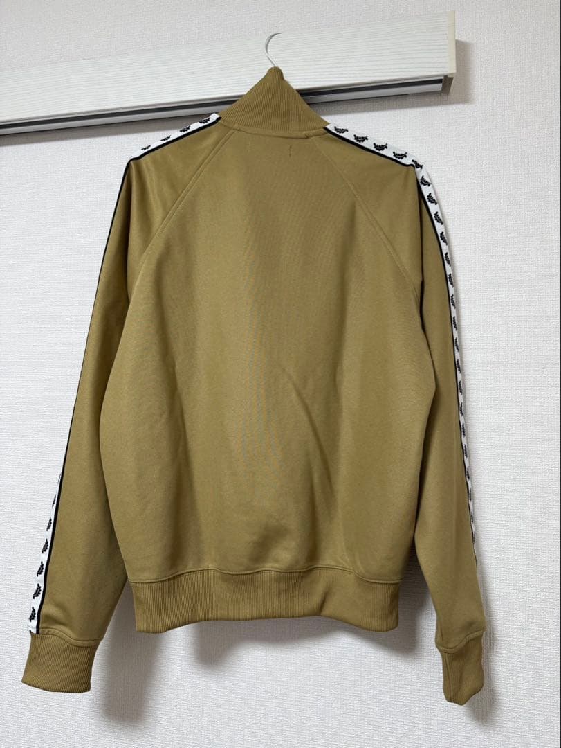 FRED PERRY トラックジャケット　ベージュ
