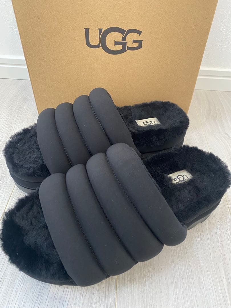 UGG ブラック ダウン ムートンサンダル 厚底
