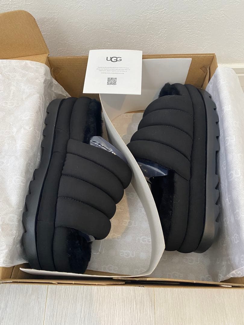 UGG ブラック ダウン ムートンサンダル 厚底