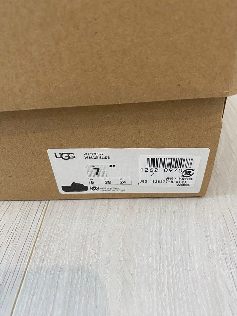 UGG ブラック ダウン ムートンサンダル 厚底