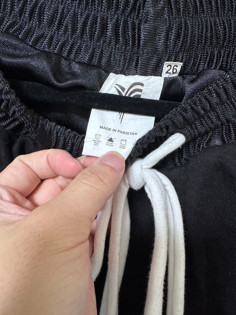 確実正規品 YORI SPORT ダメージ加工 ブラックパンツ 26