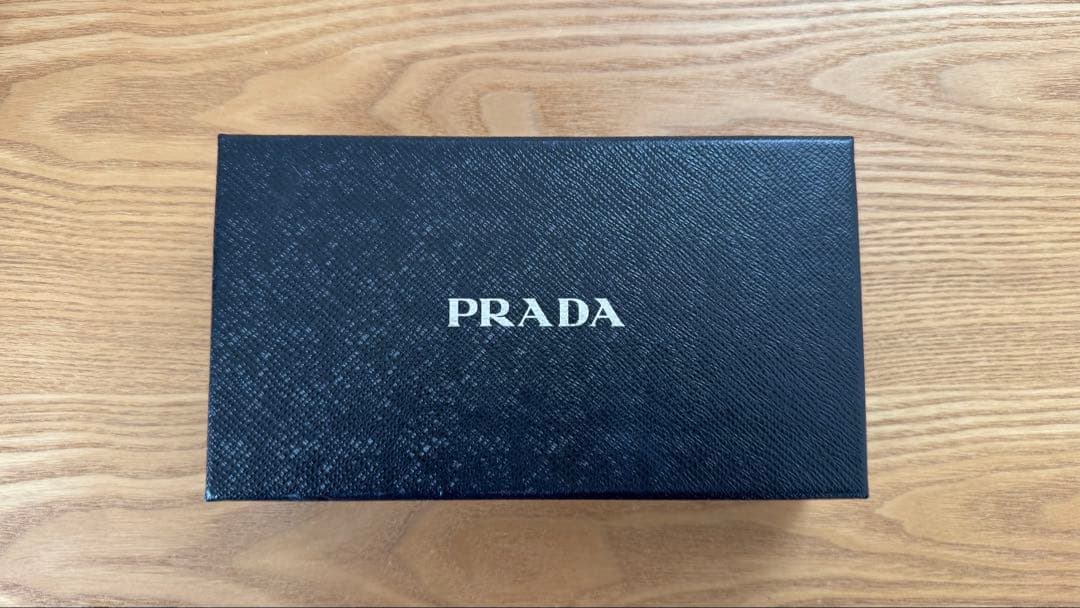 プラダ　PRADA長財布　サフィアーノメタル
