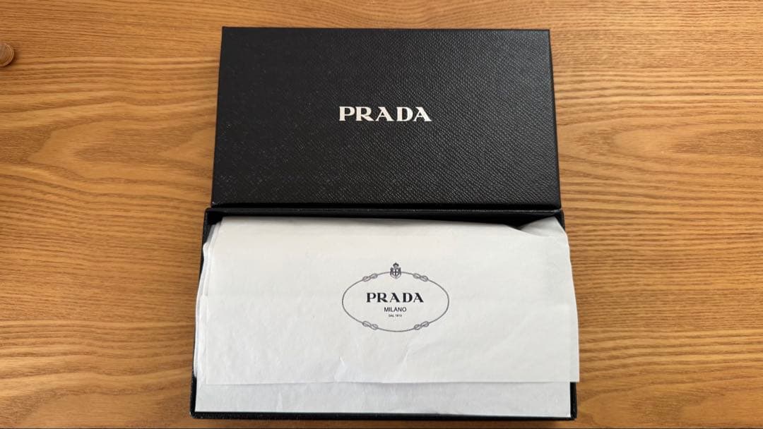 プラダ　PRADA長財布　サフィアーノメタル