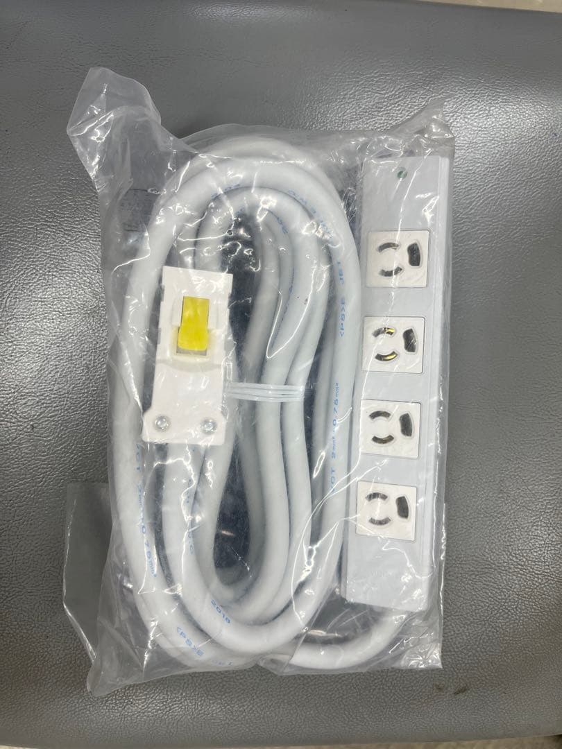 寺田電機製作所のハーネス付 OAタップ　青色　白色　緑色
