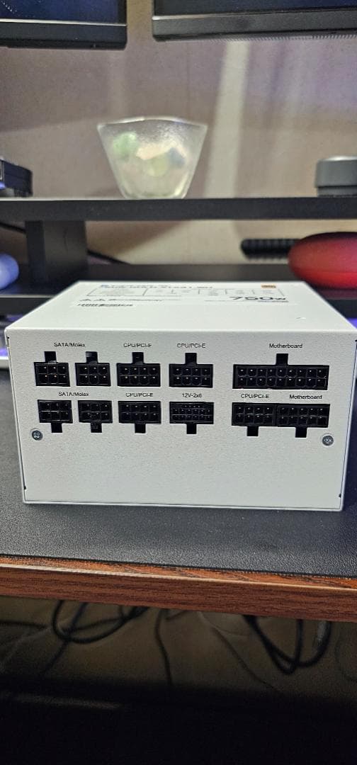 750W-GOLD-ATX31-WH 電源ユニット
