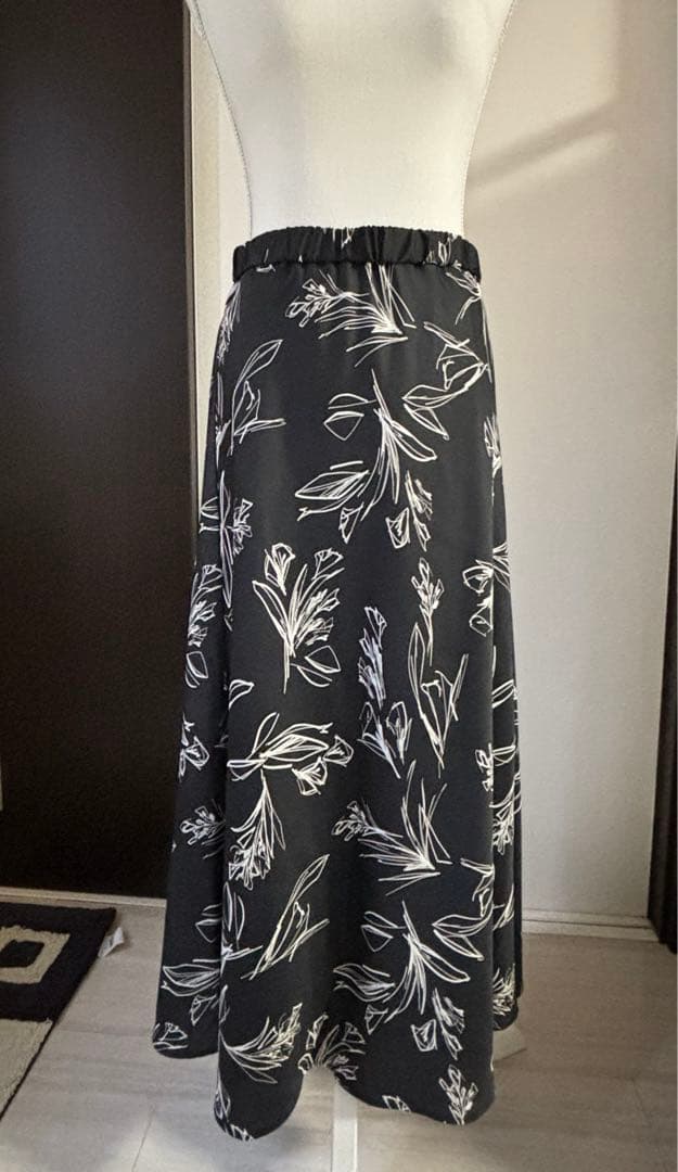 《新品》23区　ラインフラワープリントラインスカート