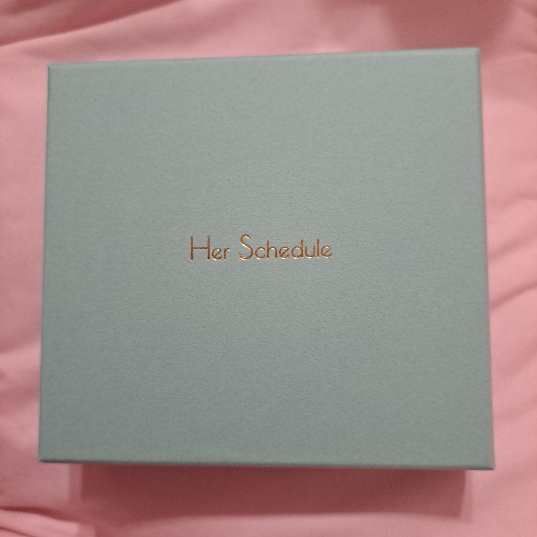 Her Schedule 二つ折り財布 パールホワイトローズ