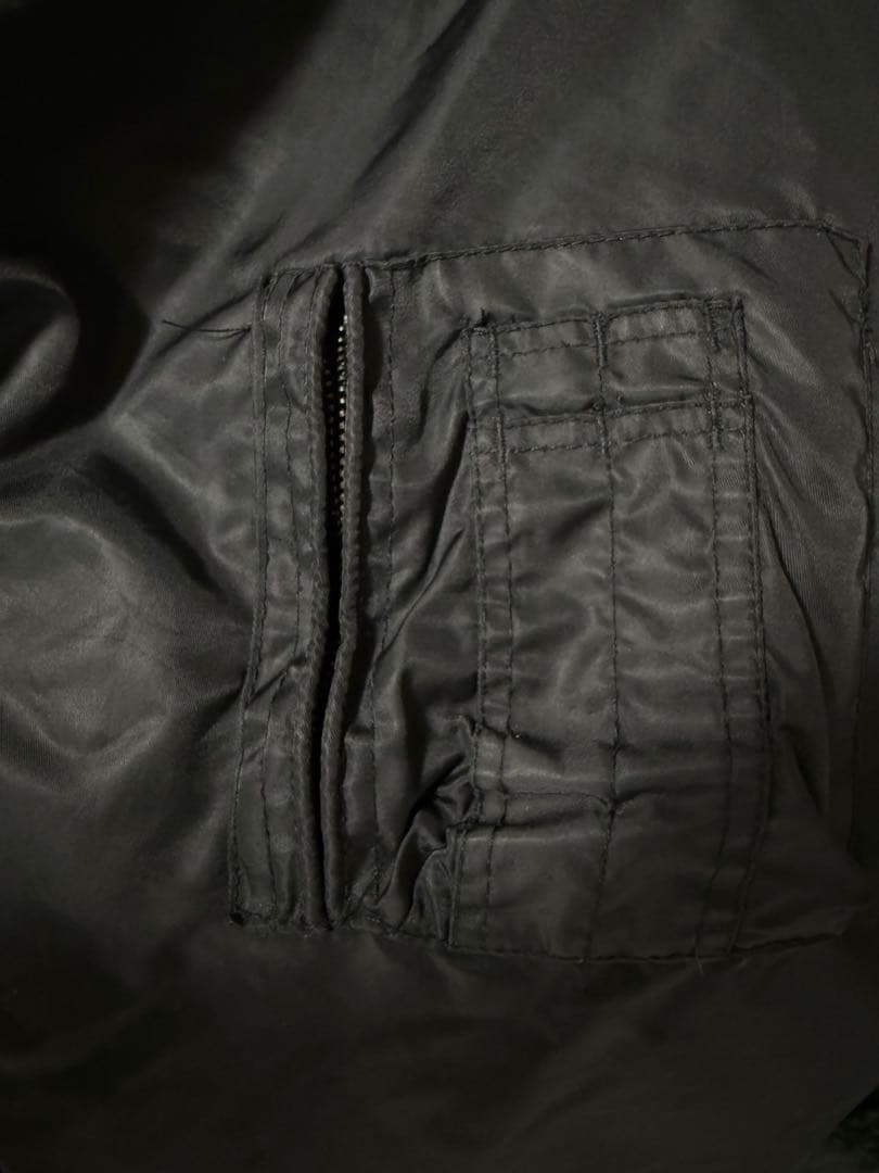 Carhartt ブラック MA-1 フライトジャケット