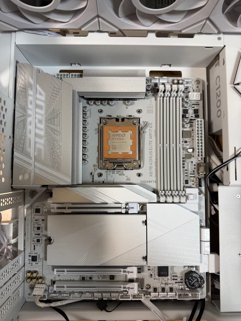 24時間以内発送可能　X870 AORUS ELITE WIFI 7 ICE