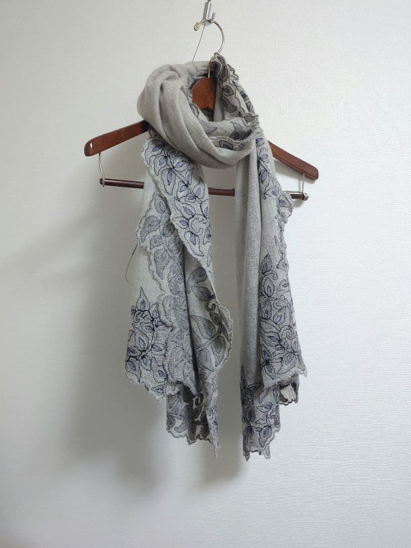 ファリエロ サルティ　Faliero Sarti　ストール　刺繍　グレー