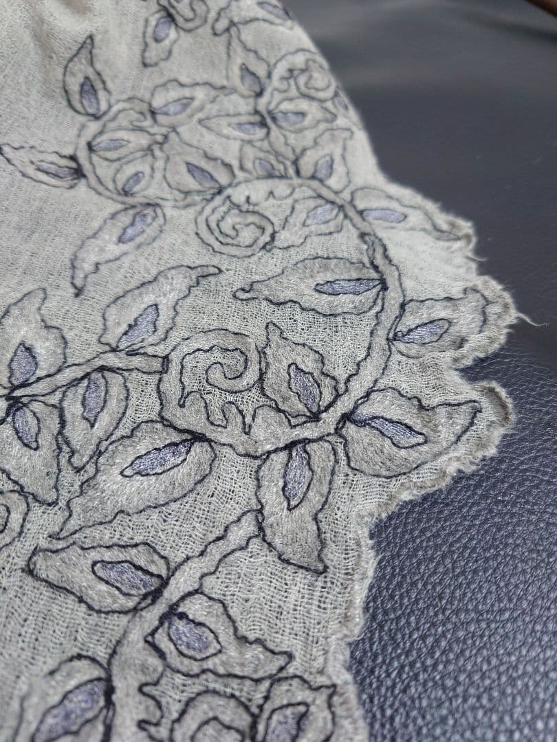 ファリエロ サルティ　Faliero Sarti　ストール　刺繍　グレー