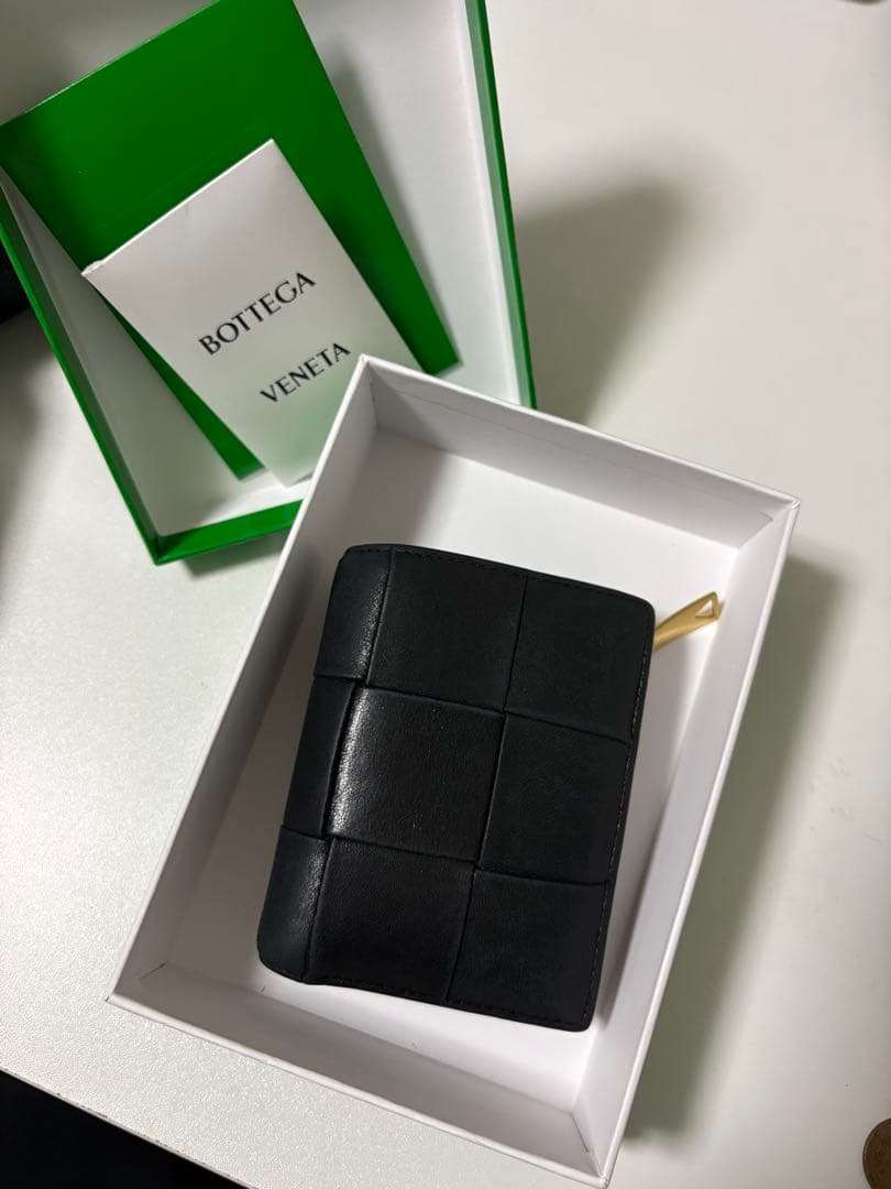 BOTTEGA VENETA ブラック二つ折り財布