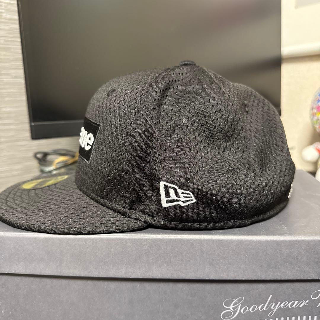 Supreme newera メッシュタイプ　7 8/3ブラック