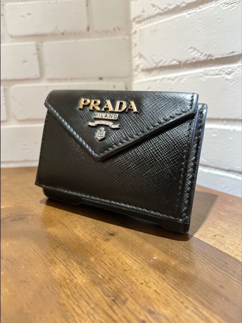 ＰＲＡＤＡ　プラダ　サフィアーノ　三つ折り財布 a
