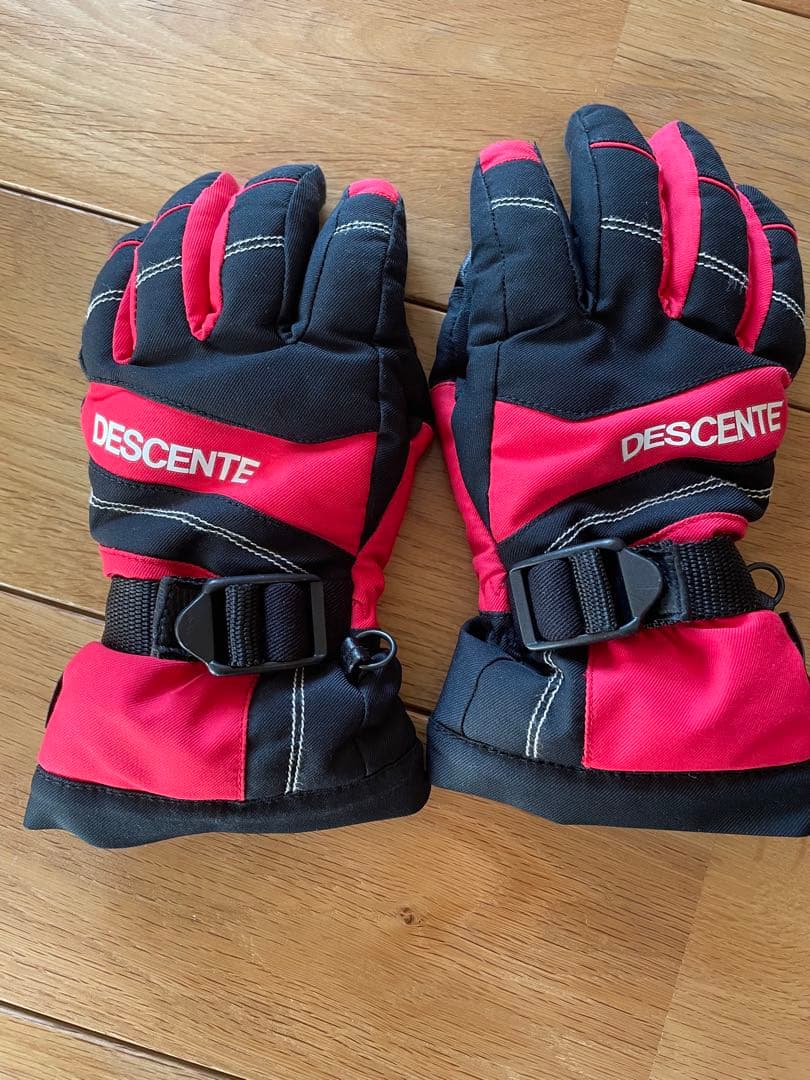 早い者勝ち！DESCENTE スキーウェアセット 140 黒/赤 手袋付き