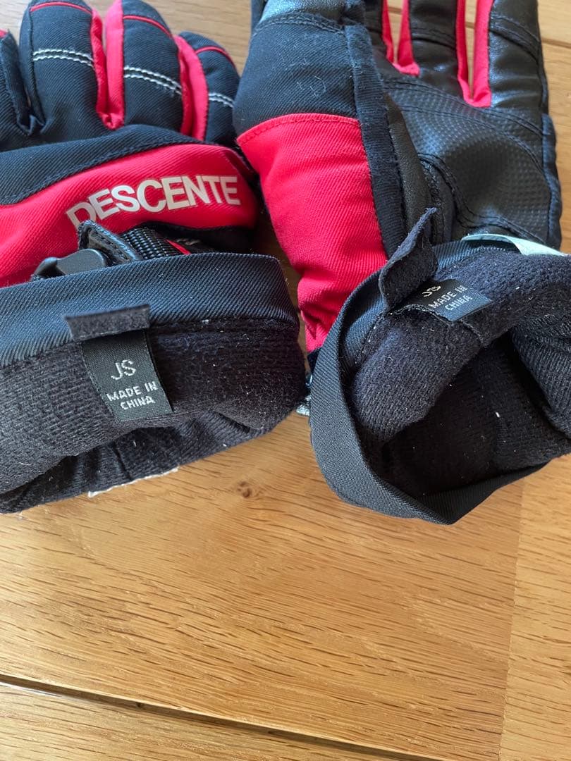 早い者勝ち！DESCENTE スキーウェアセット 140 黒/赤 手袋付き