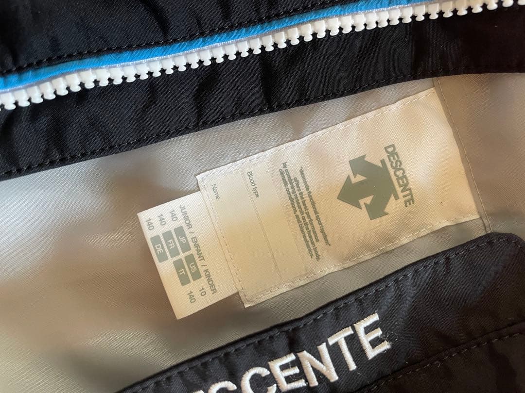 早い者勝ち！DESCENTE スキーウェアセット 140 黒/赤 手袋付き