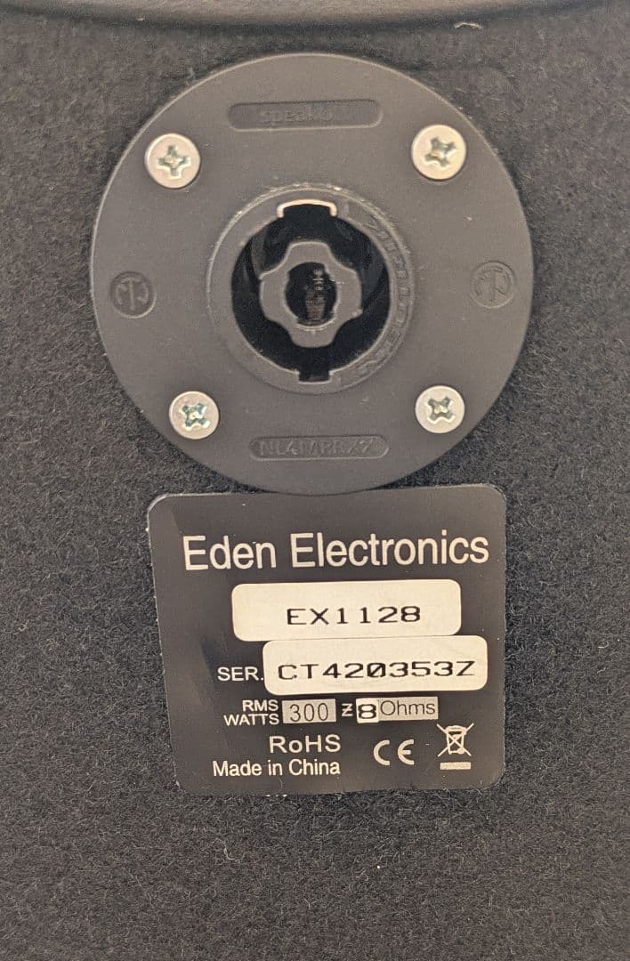 EDEN ベースアンプ　キャビネット EX1128 300W　8Ω 軽量