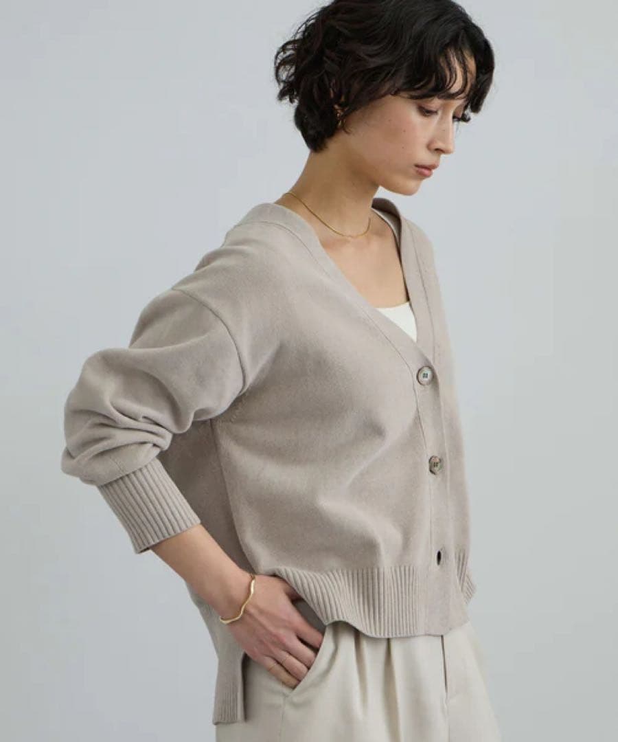 今季★ SALON adam et ropé Vネックカーディガン ベージュ