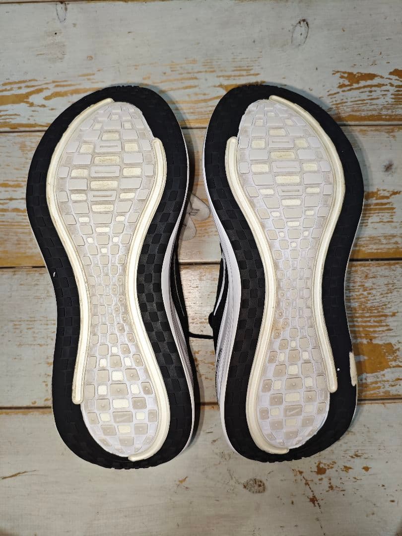 NIKE VOMERO PLUS　27.5cm