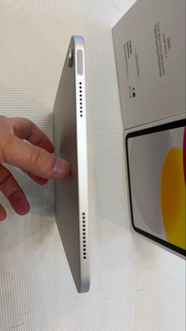 超美品　Apple iPad (第10世代) 256GB シルバー 本体