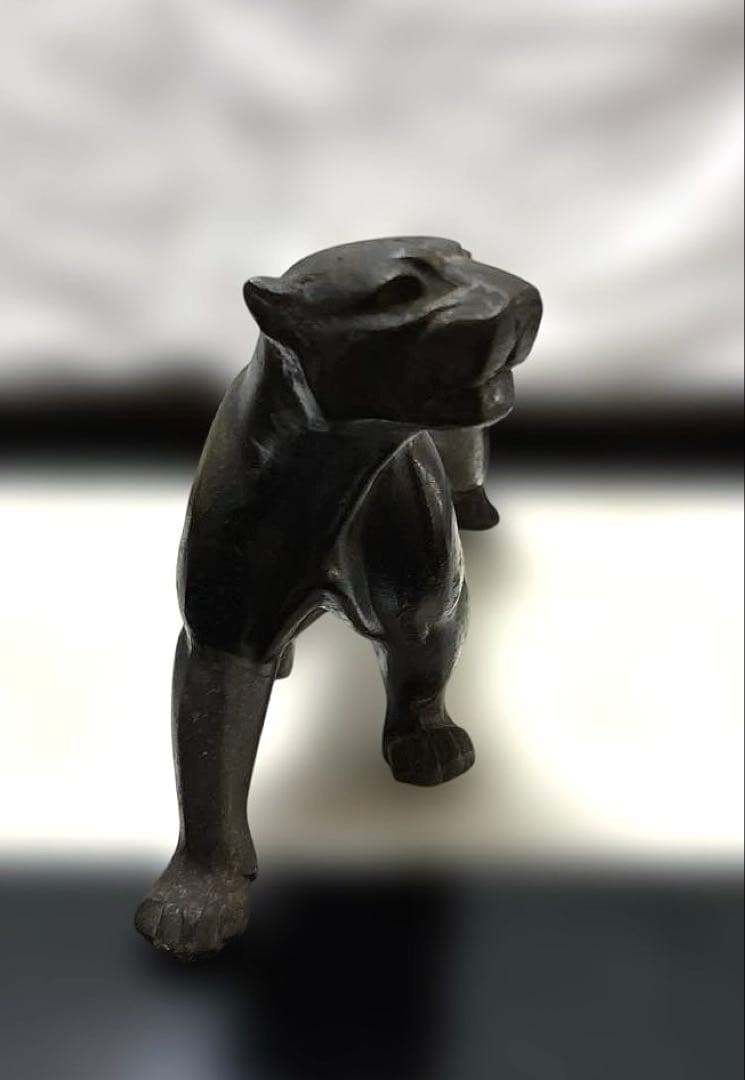 金属製　黒豹の彫刻