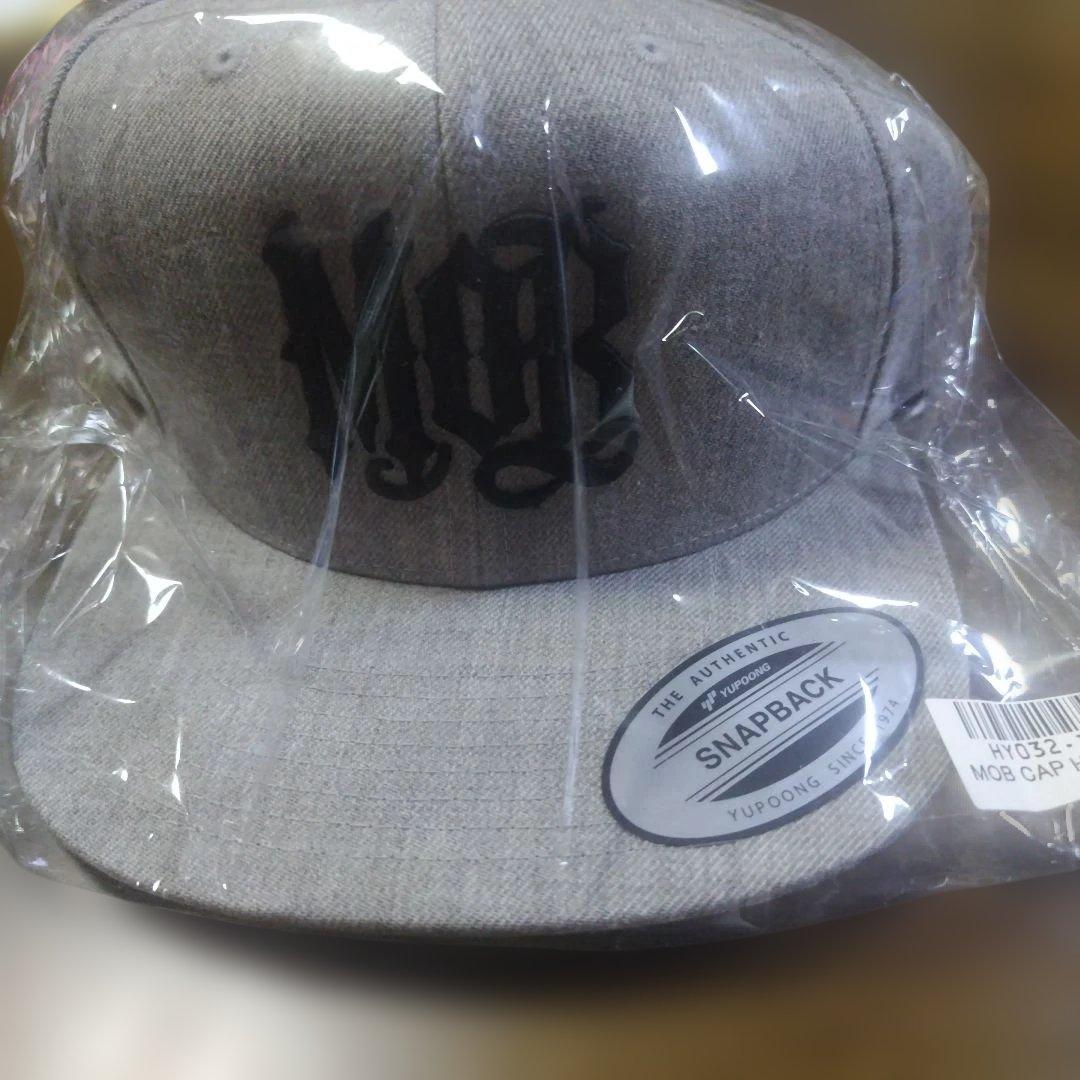 モブスター　グレー SNAPBACK キャップ ブラックロゴ