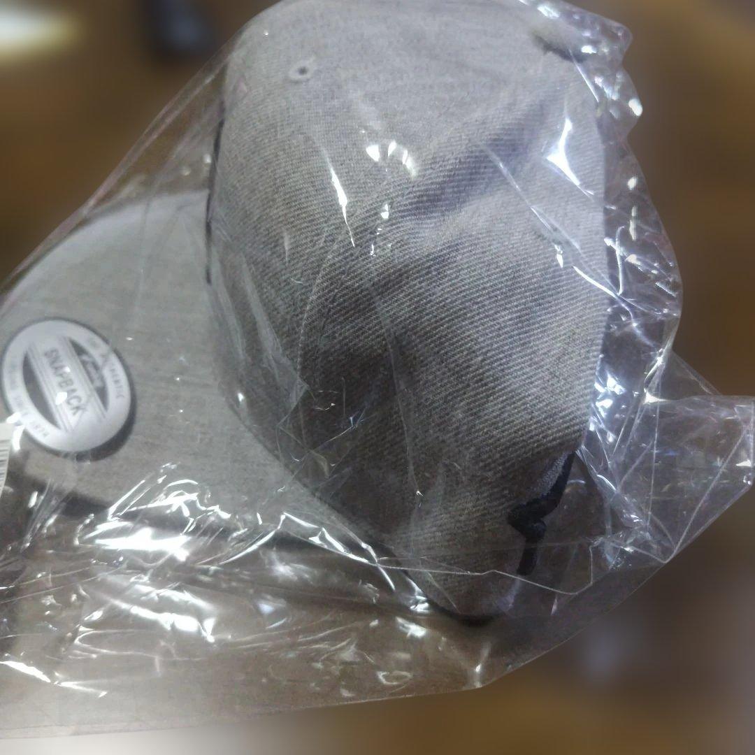 モブスター　グレー SNAPBACK キャップ ブラックロゴ