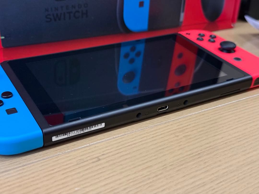 【中古美品】任天堂ニンテンドースイッチSwitch ネオンブルー・レ本体
