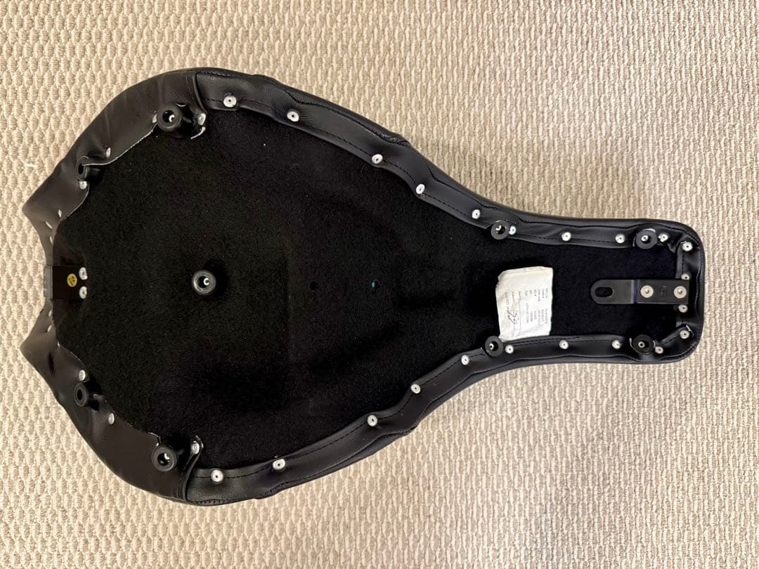 美品 中古 【SDC × Saddlemen】パフォーマンスグリッパーシート