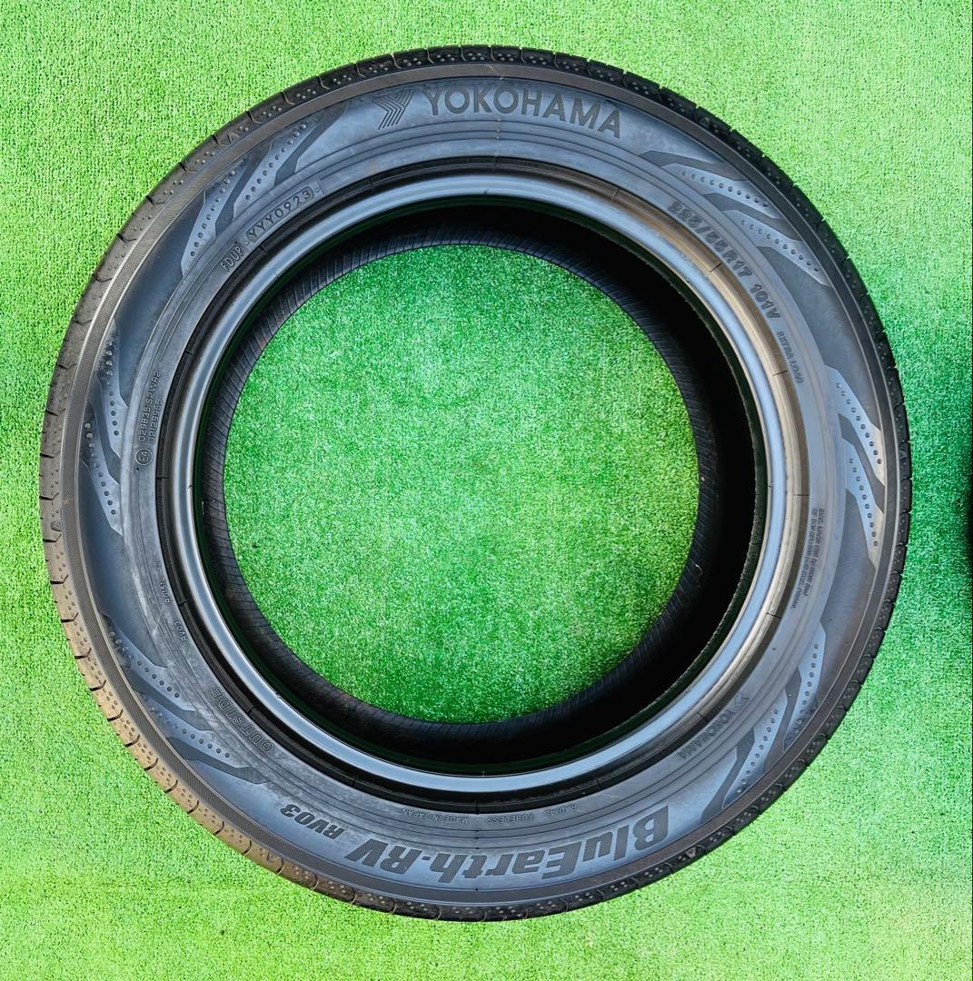 225/55 R17、YOKOHAMA BluEarth-RV03、23,24年