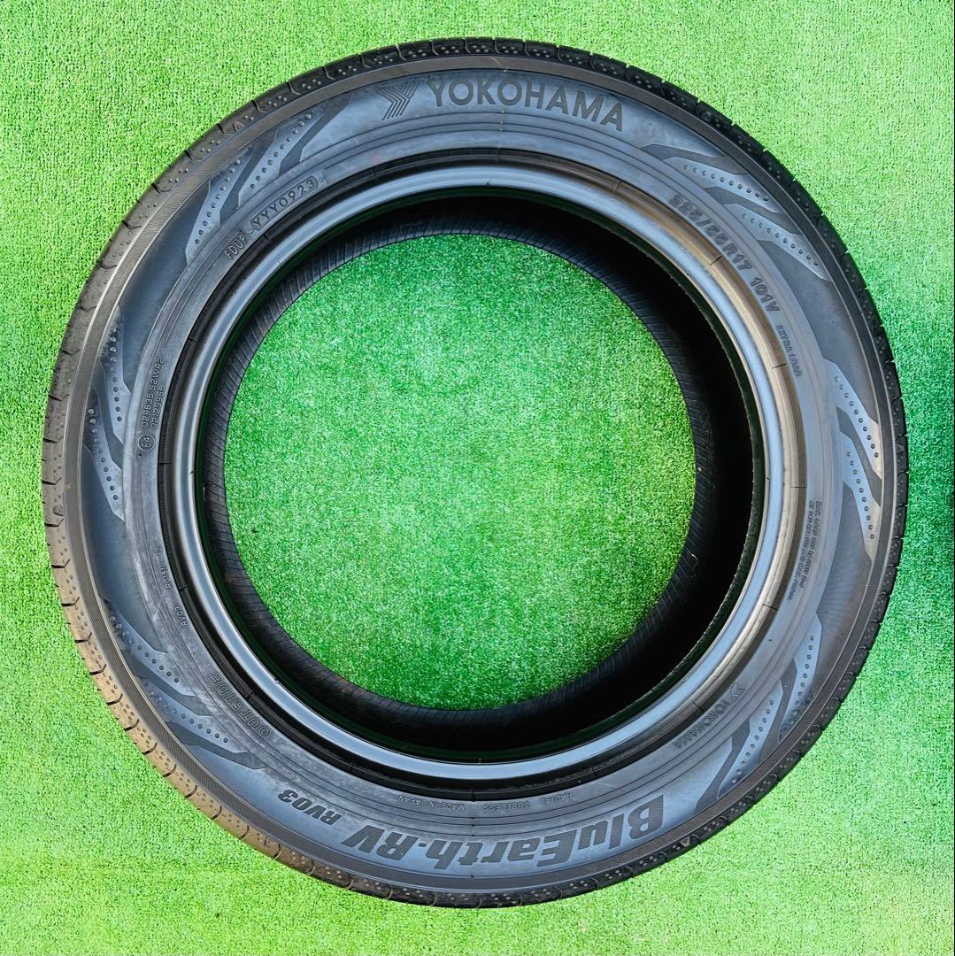 225/55 R17、YOKOHAMA BluEarth-RV03、23,24年