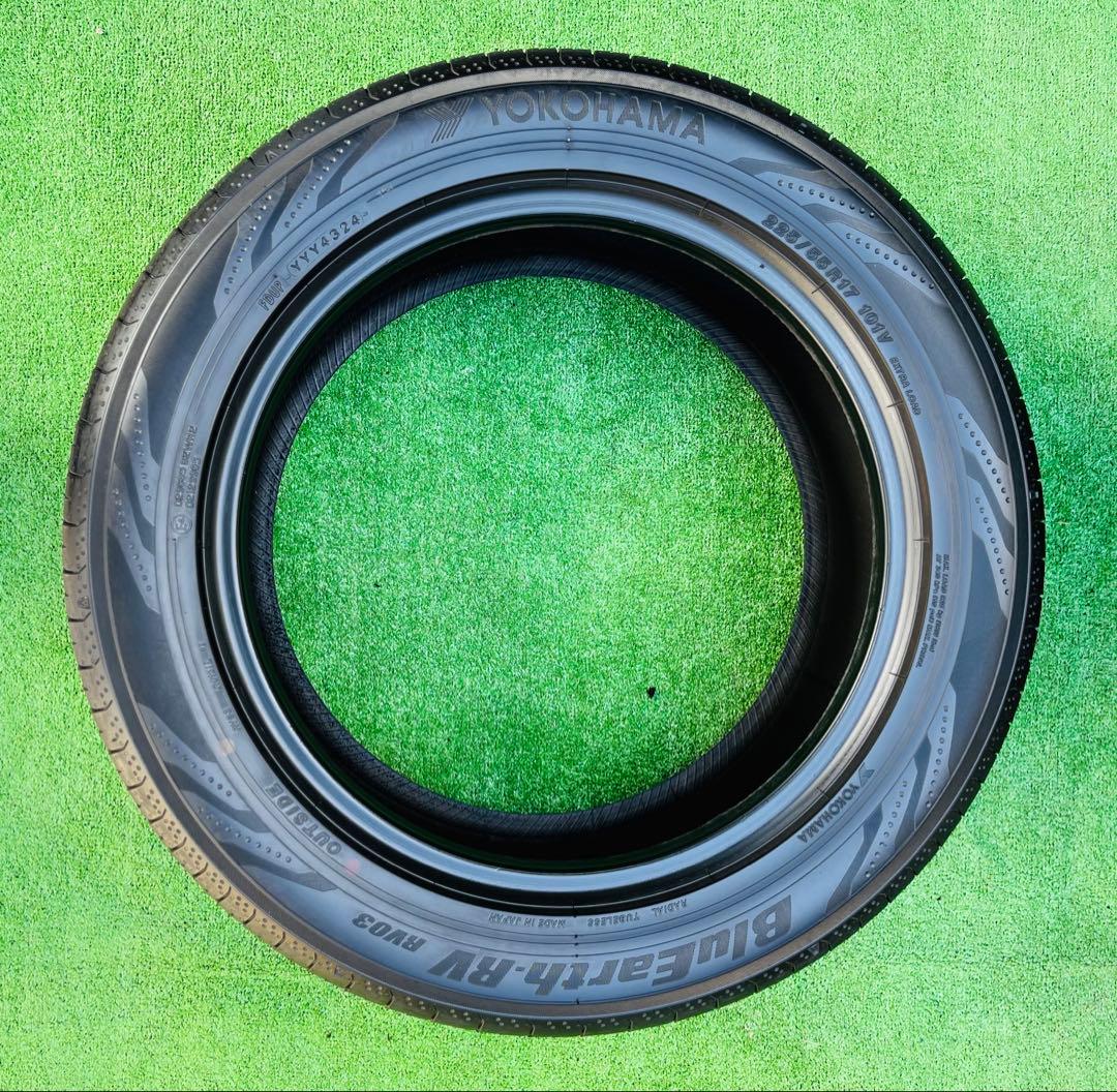 225/55 R17、YOKOHAMA BluEarth-RV03、23,24年