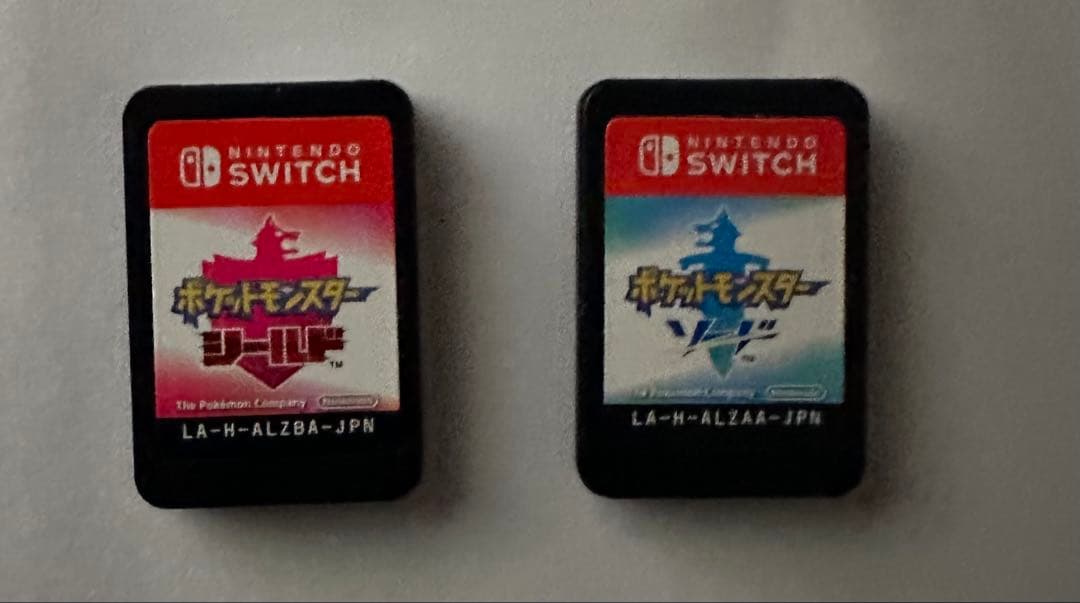 Nintendo Switchポケモン・シールド、ソード、2点売【Ｘマスセール】