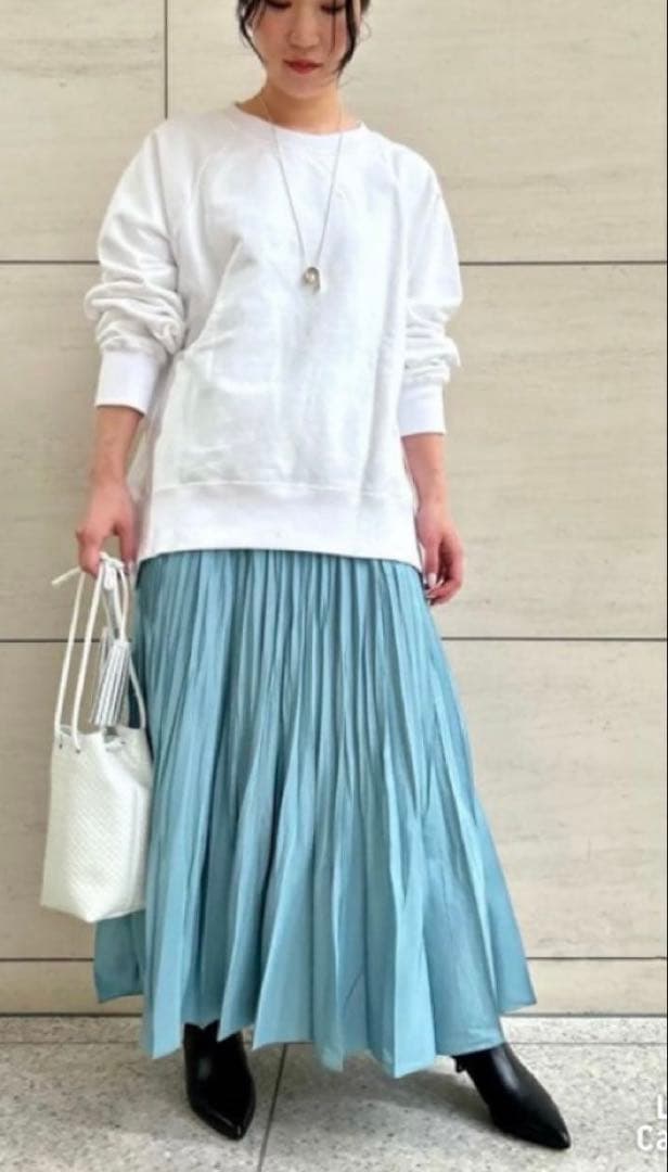 新品定価3万1er arrondissement サテンランダムプリーツスカート