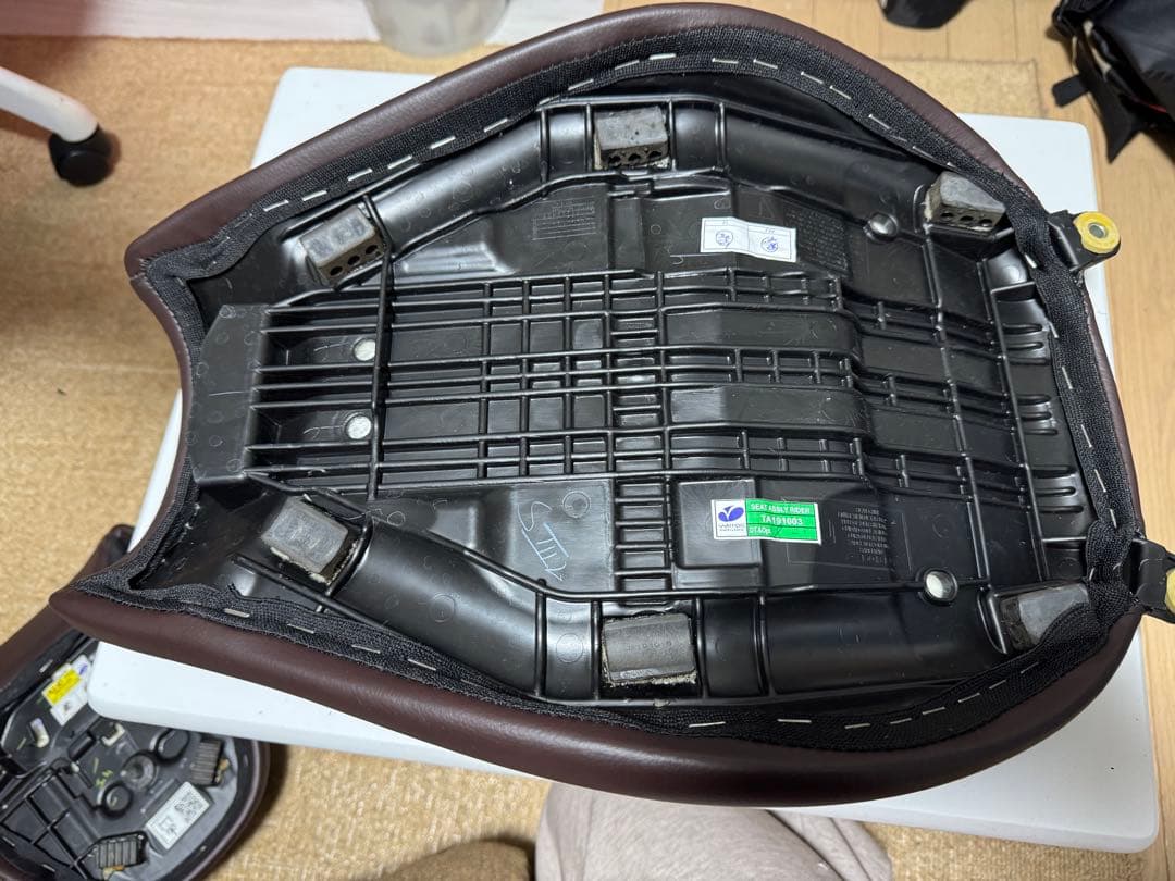トライアンフ　スクランブラー400x 純正シート