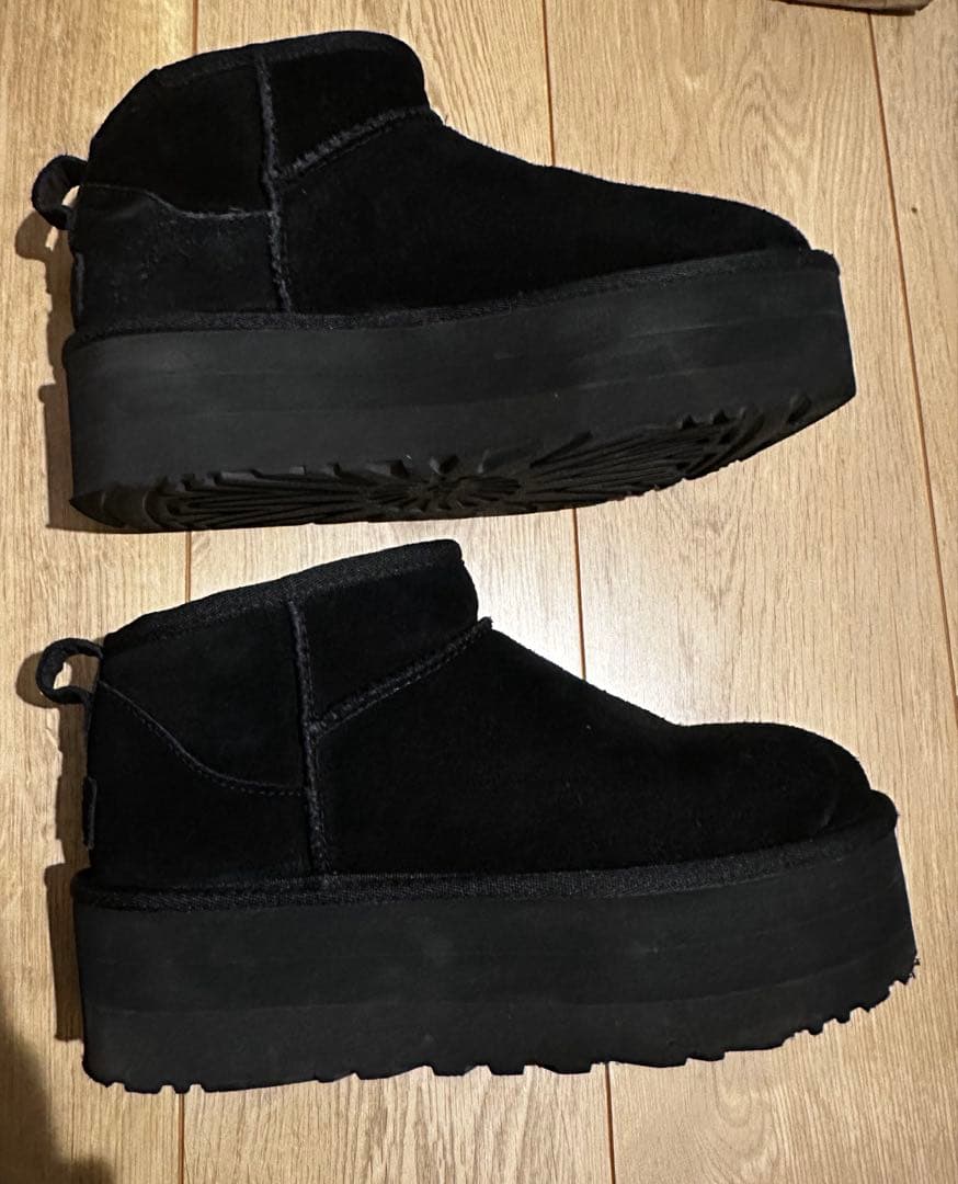 UGG CLASSIC ULTRA MINI PLAT FORM ブラック
