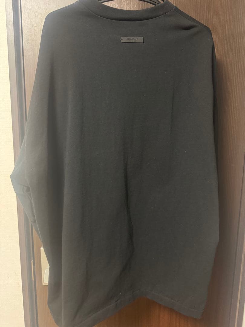 エッセンシャルズ　長袖tシャツ　ロンt