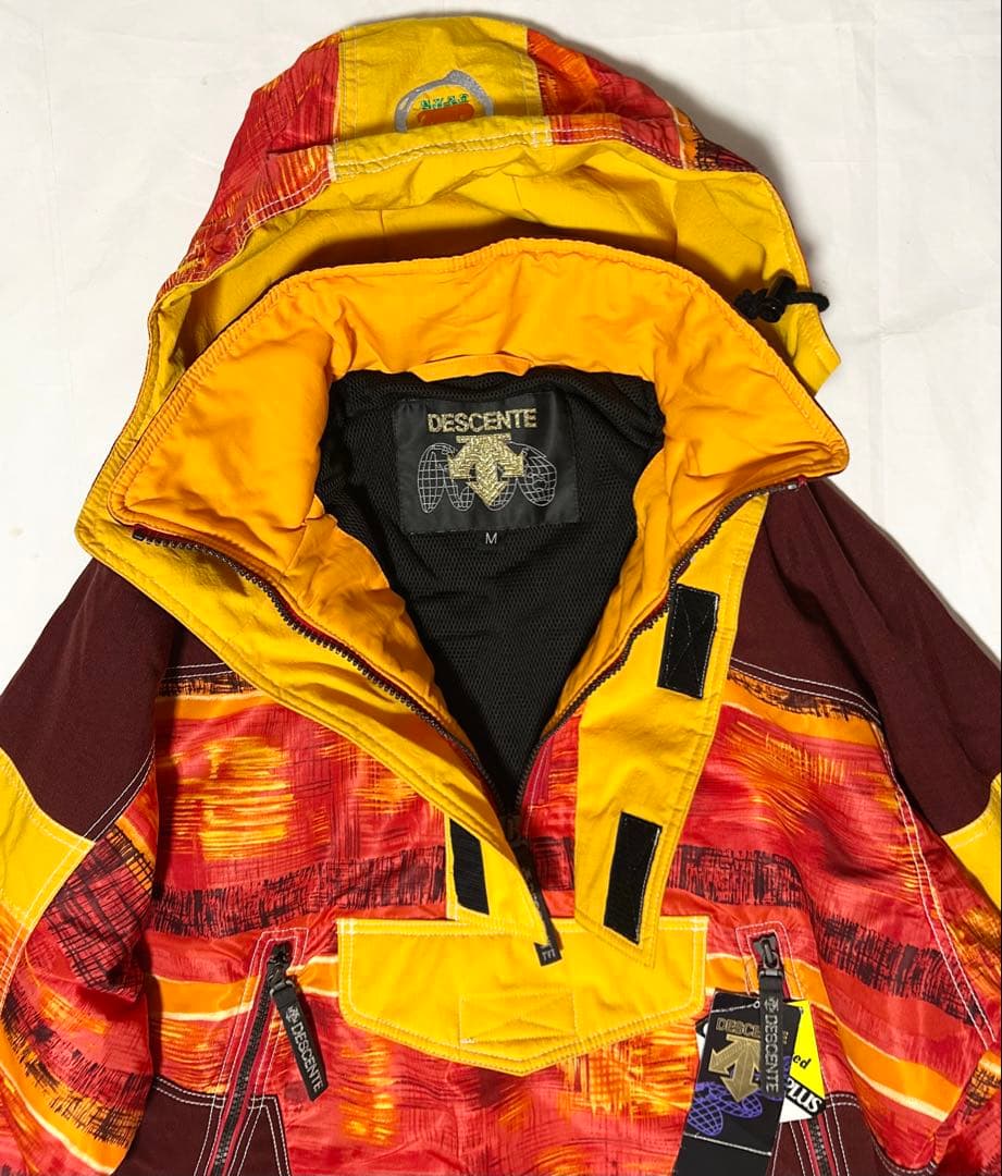 極美品　DESCENTE デサント　スノーボード　ウェア　ウ　スノボ　総柄　赤系
