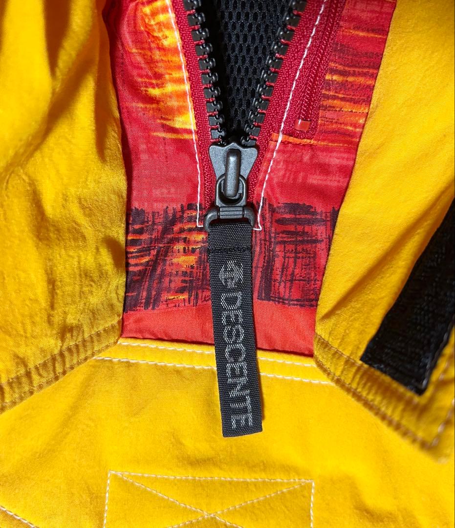 極美品　DESCENTE デサント　スノーボード　ウェア　ウ　スノボ　総柄　赤系