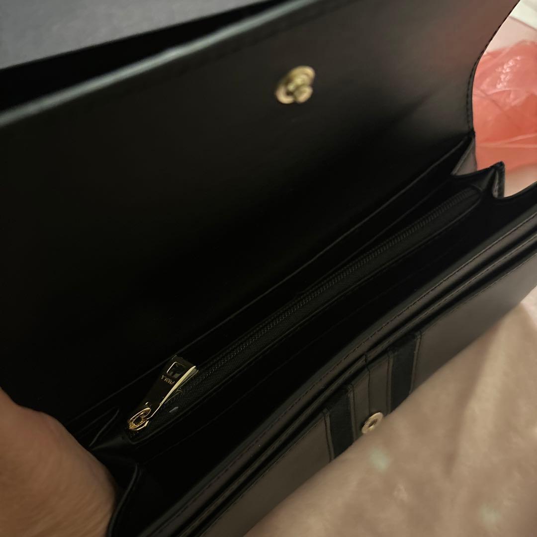 m！！新品・未使用　FURLA 二つ折り財布 黒 レザー