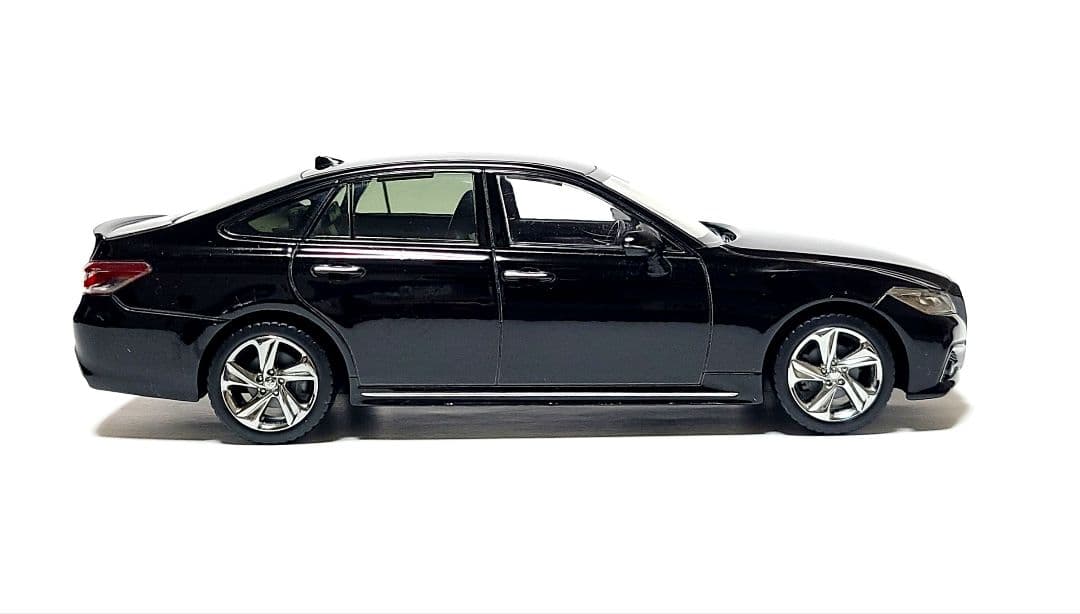 トヨタ 220系クラウン RSアドバンス カラーサンプル